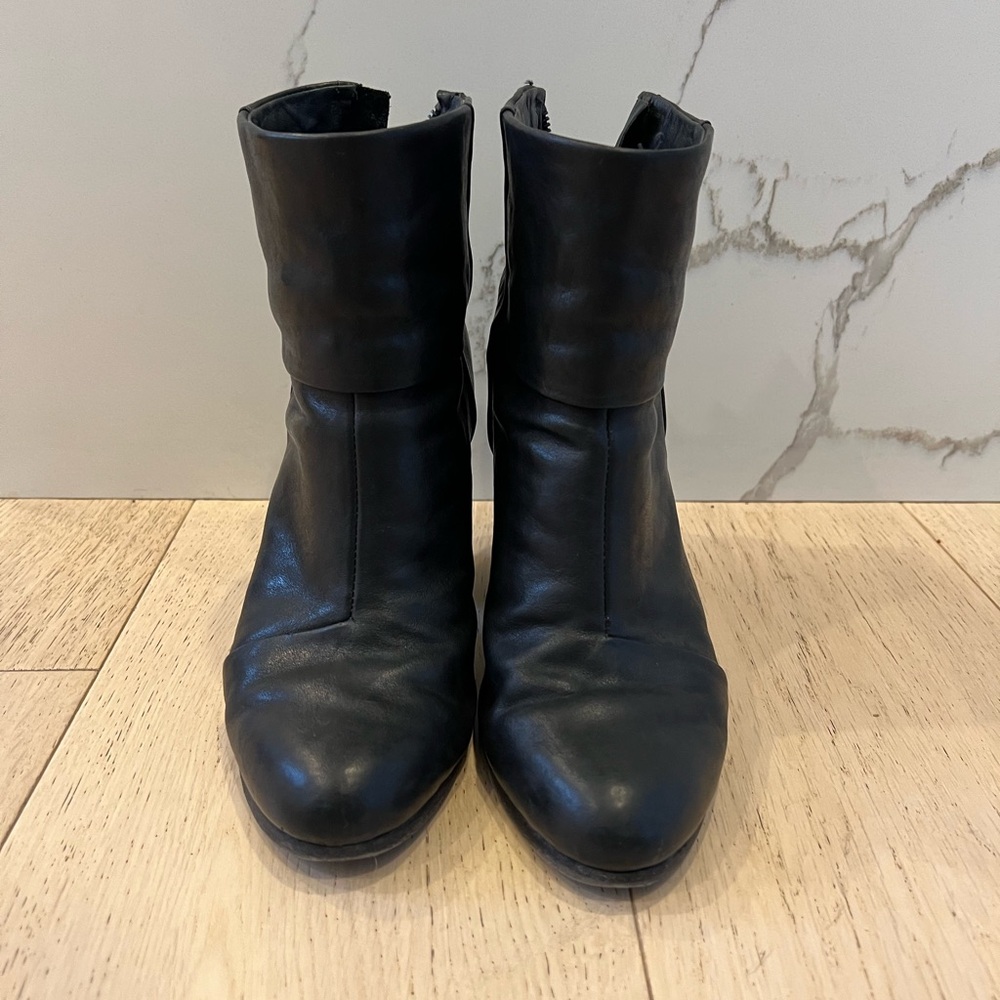 Rag & Bone Newbury black ankle zippered booties